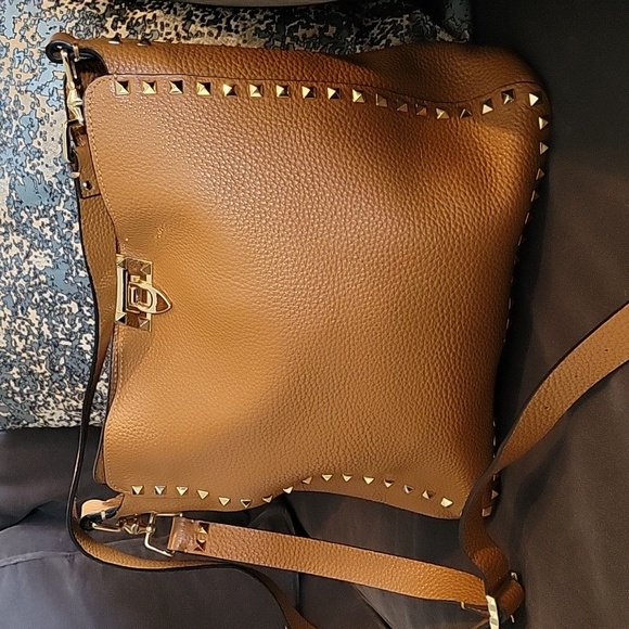 VALENTINO GARAVANI  Pebbled Calfskin Rockstud Flip-Lock Messenger Bag - Picture 3 of 13